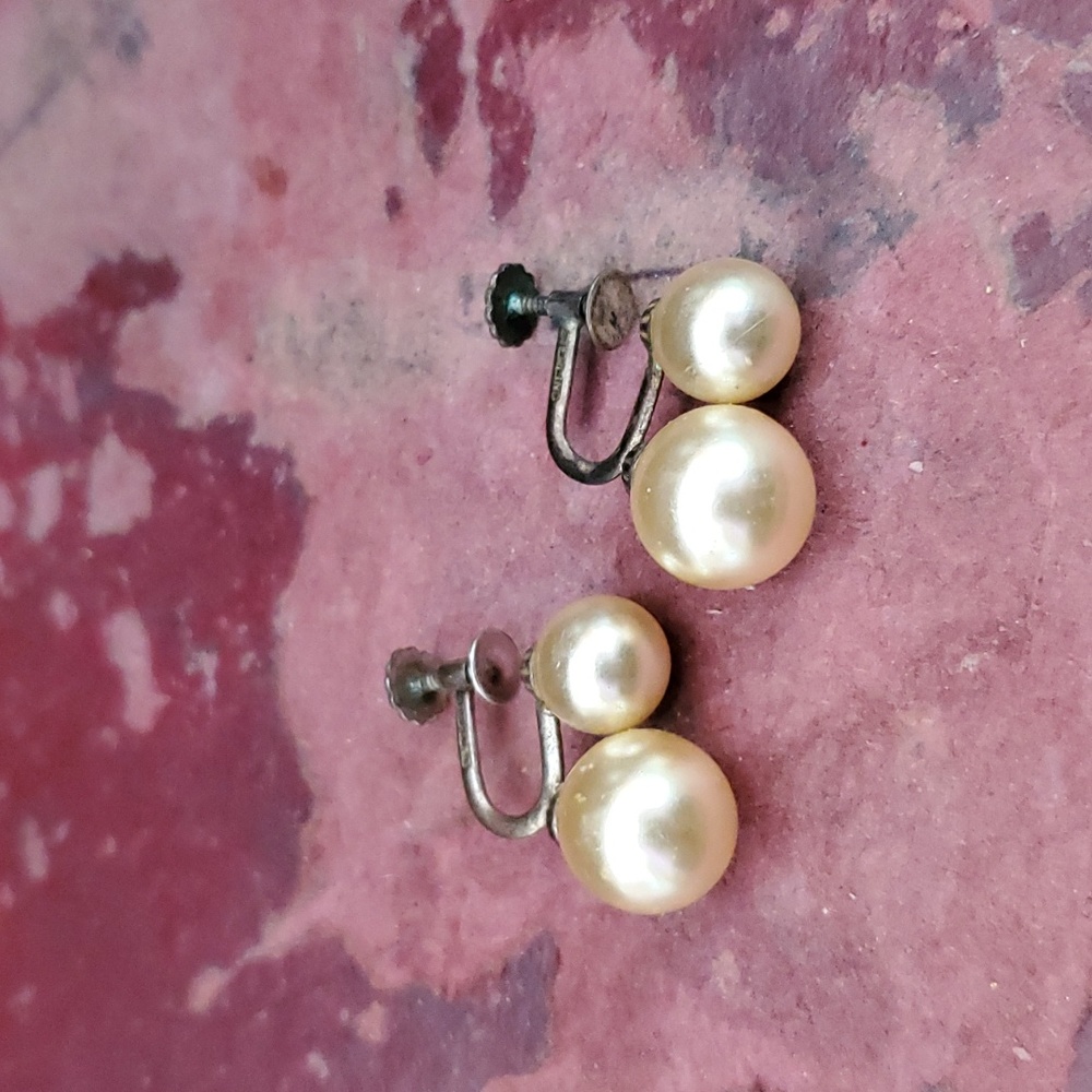 Sterling silver screwback earrings. DX567
